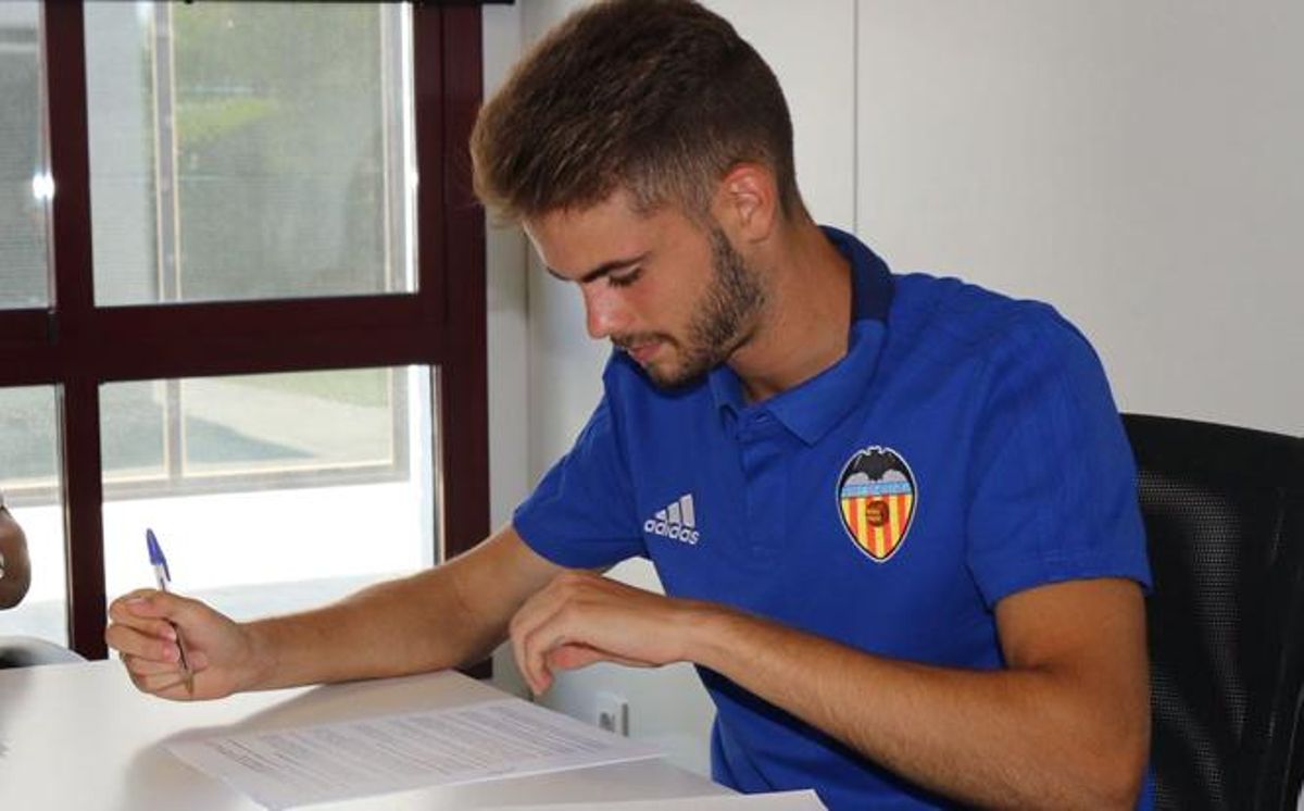 El Valencia CF ata al lateral derecho Guillem Molina hasta 2021