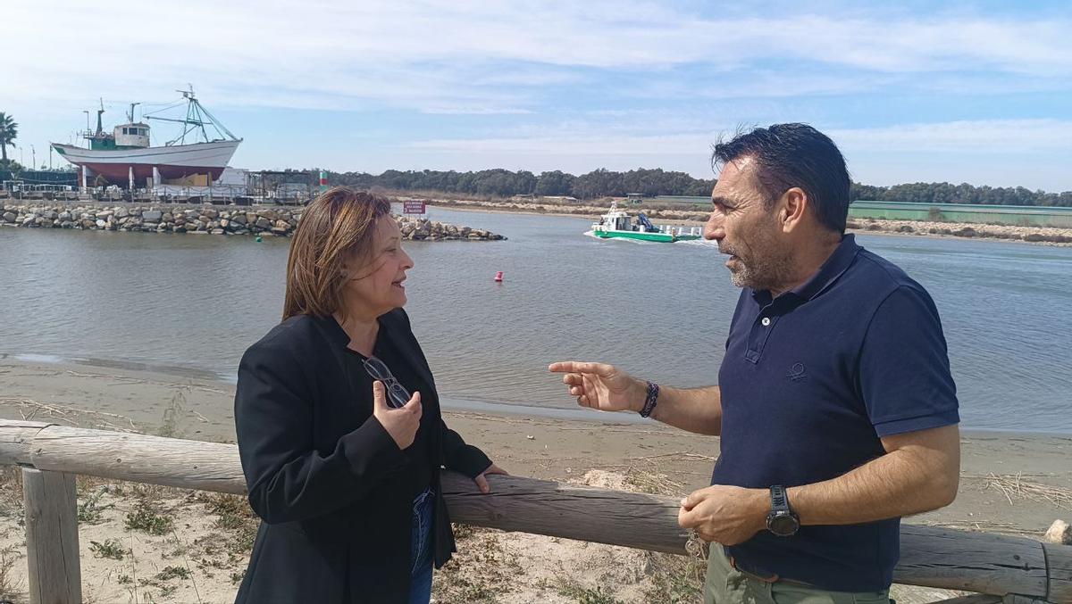 Toñi Mora junto al portavoz de los concesionarios de puntos de amarre