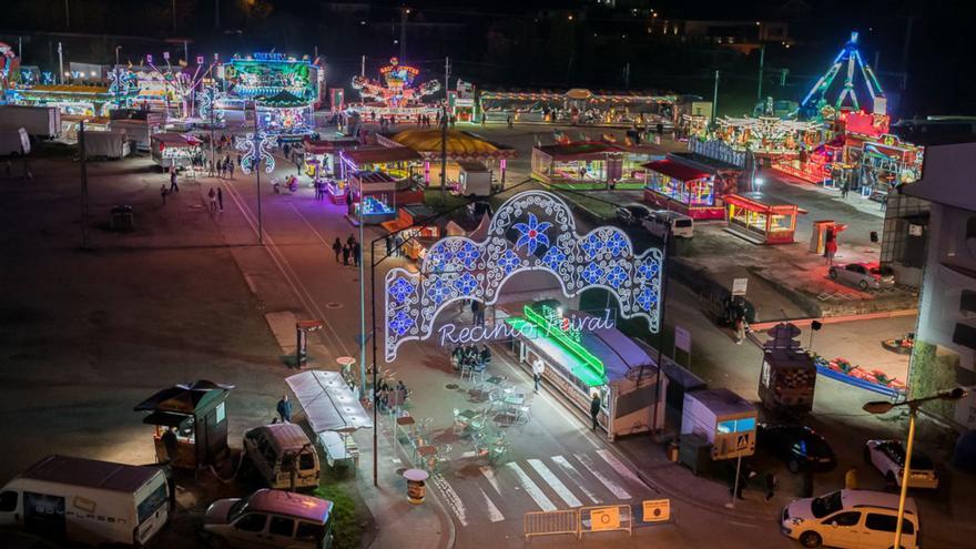 Atracciones instaladas en el recinto ferial durante la celebración de las Fiestas de San Telmo. | D.P.