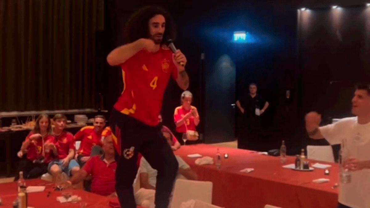 ¡Lo más esperado! Cucurella se sube a la mesa y hace su challenge más viral