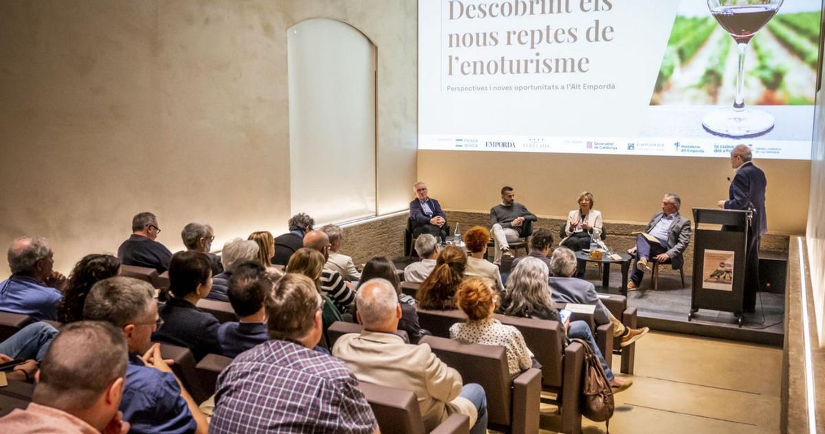 Els assistents van omplir l’auditori del nou celler.  | JOSEP RIBAS