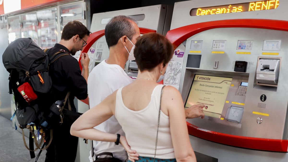 Renfe afronta este viernes un nuevo día de huelga.