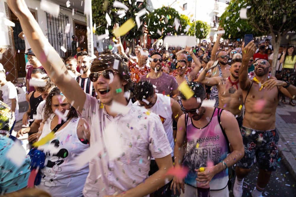 Torremolinos ha celebrado este sábado la cabalgata reivindicativa y festiva del Pride 2019, el acto central del festival anual de orgullo LGTBI, en el que participaron diez carrozas y se estrenó un nuevo recorrido.