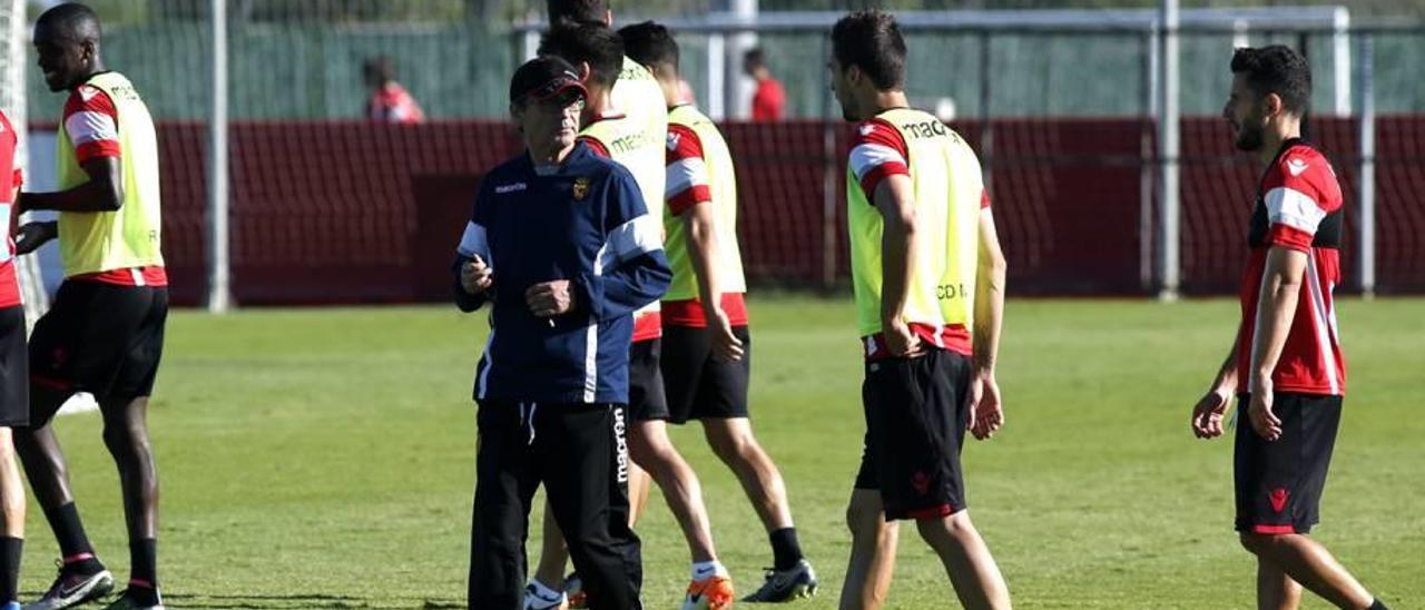 Fernando Vázquez, en el entrenamiento del pasado miércoles en Son Bibiloni.