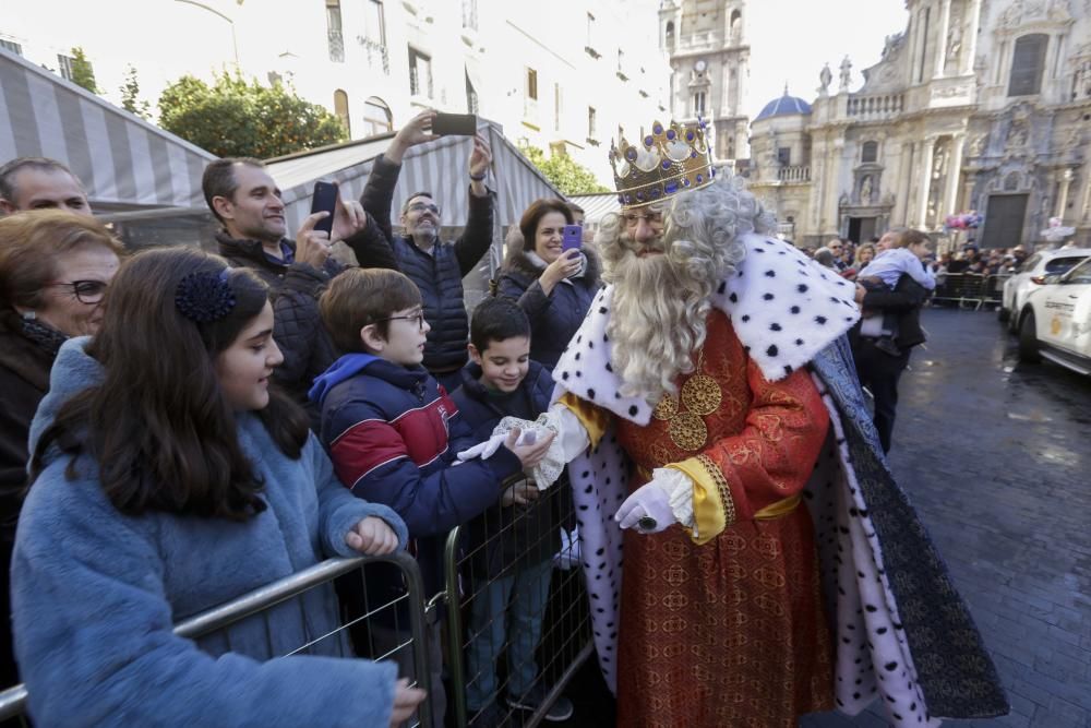 Los Reyes Magos llegan a Murcia repartiendo Roscón