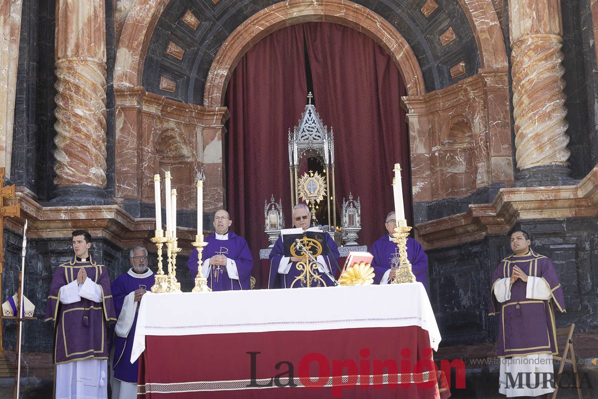 La vicaría de Cartagena, la UCAM, junto a asociaciones y peregrinos de toda España se ponen a los pies de la Vera Cruz