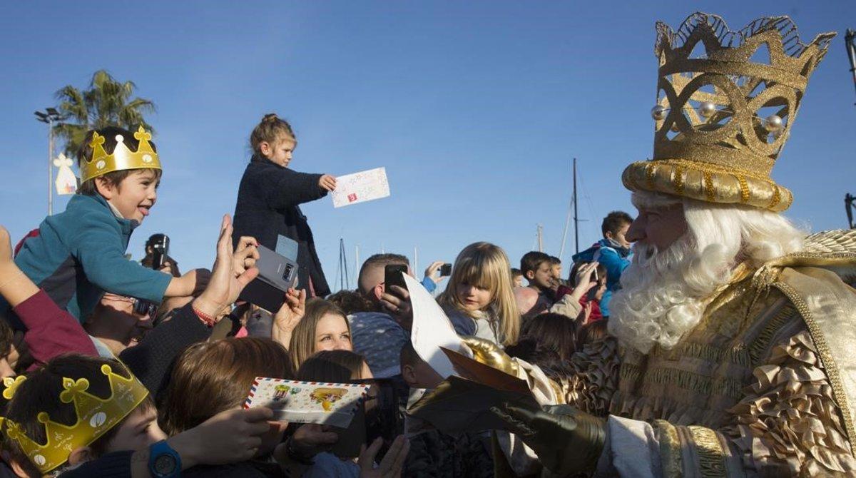 zentauroepp46435889 barcelona 05 01 2019 llegada de los reyes magos de oriente a200102124159