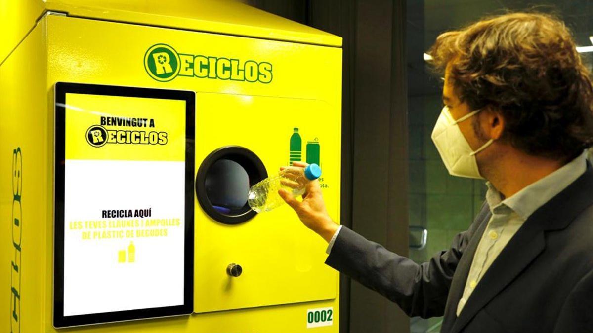 Catalunya es pionera en instalar máquinas de reciclaje en el sistema ferroviario