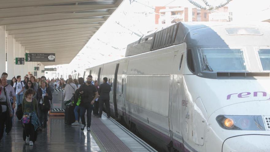 Renfe lanza miles de billetes del AVE entre Alicante y Madrid desde 19,70 euros