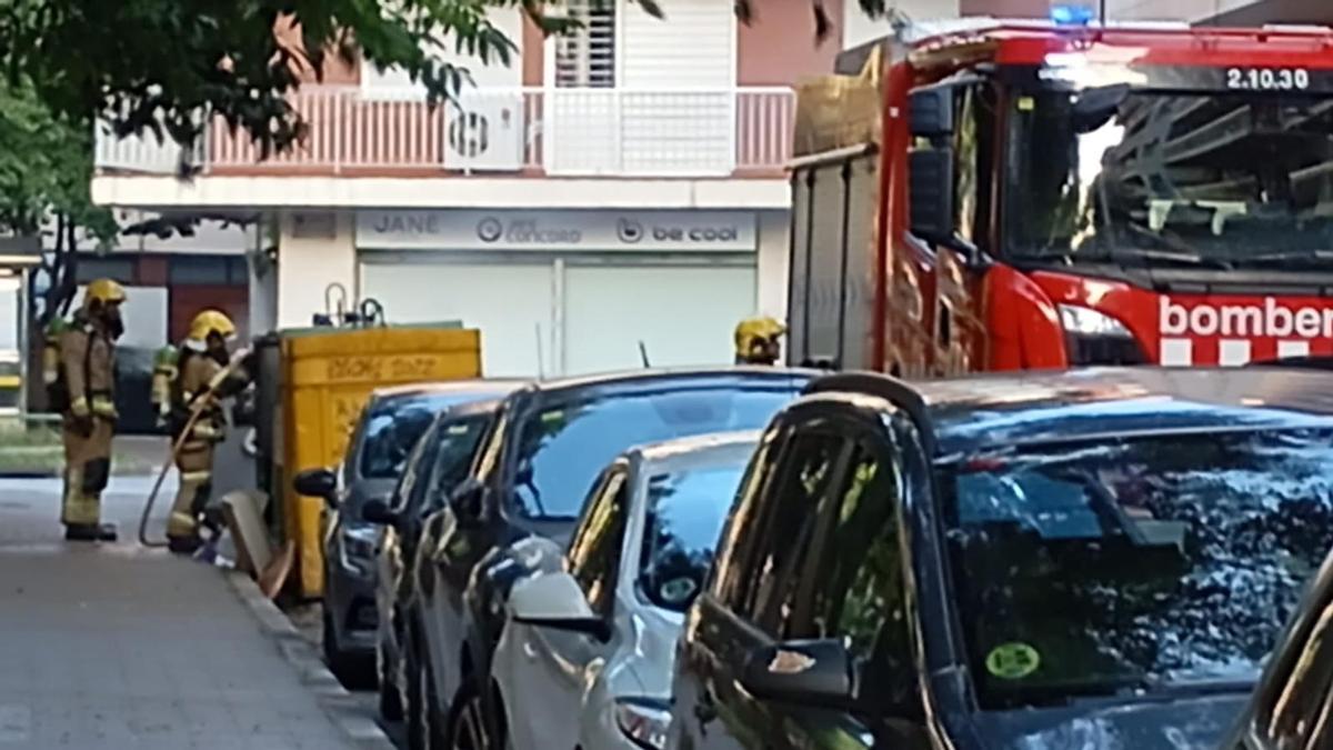 Les imatges de l'incendi als contenidors de Figueres