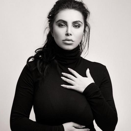 Hrush Achemyan , la maquilladora del clan Kardashian crea su imperio