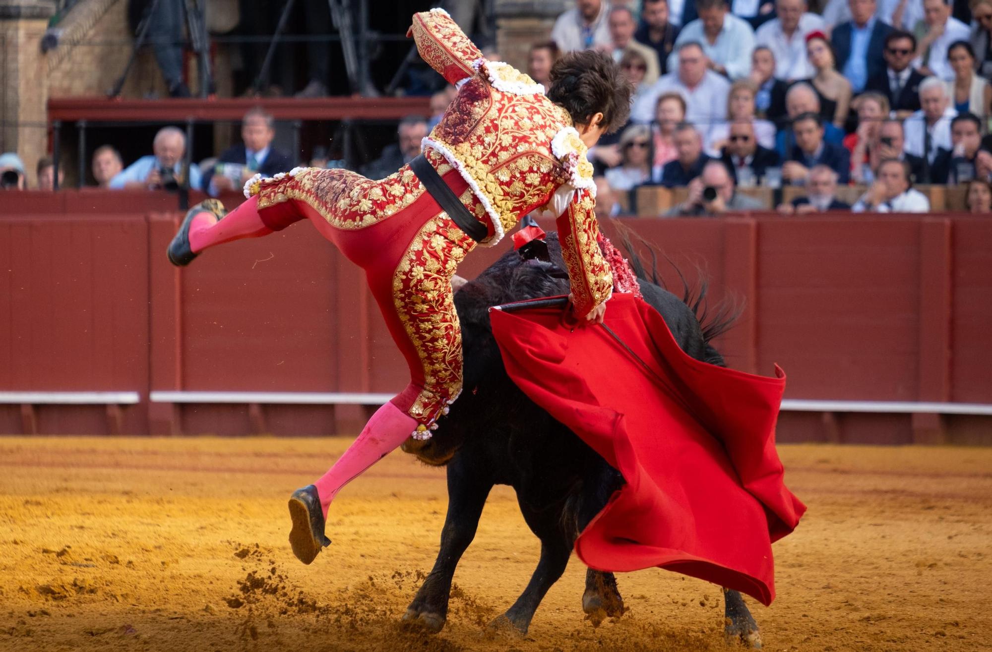 06. Roca fue prendido por su primer toro.jpg