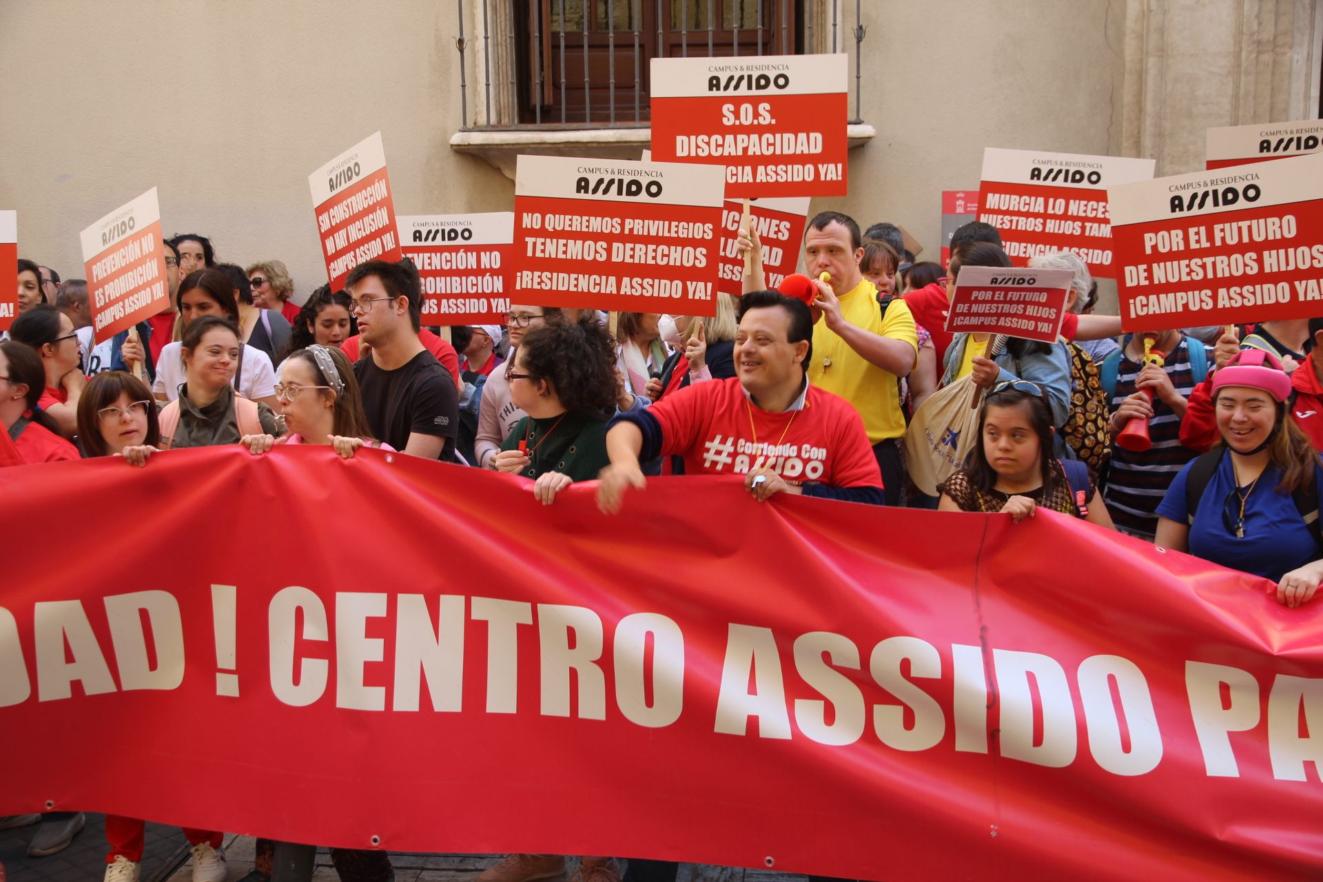 Concentración de Assido en Murcia ante la CHS