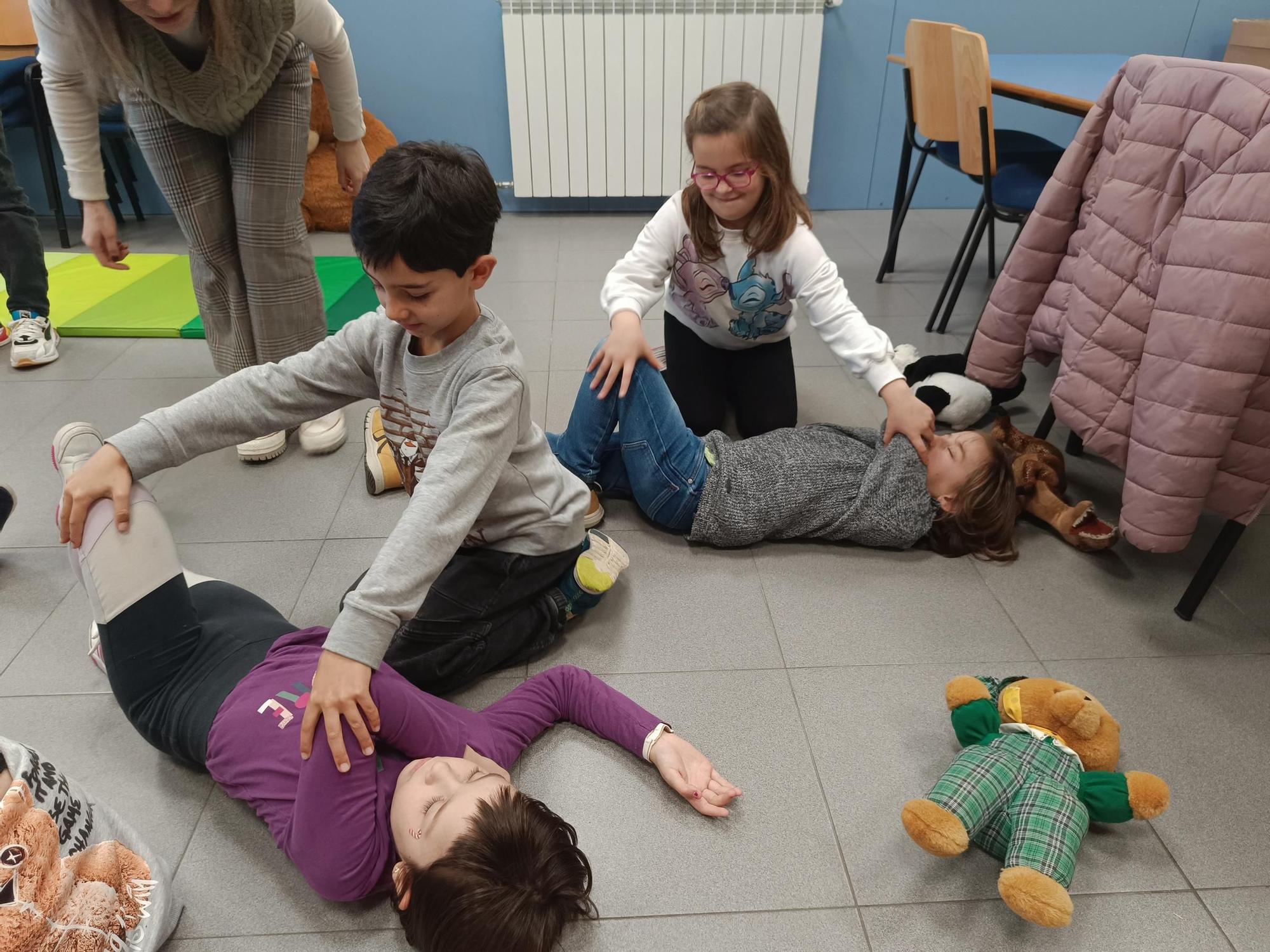 Los niños del José de Calasanz, en Llanera, aprenden a salvar vidas