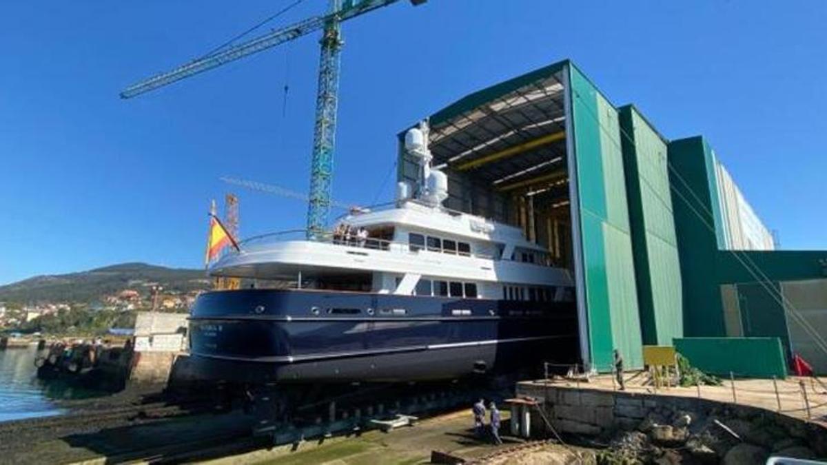 El “Valoria B” entrando en las instalaciones de Atollvic en el invierno del 2021.