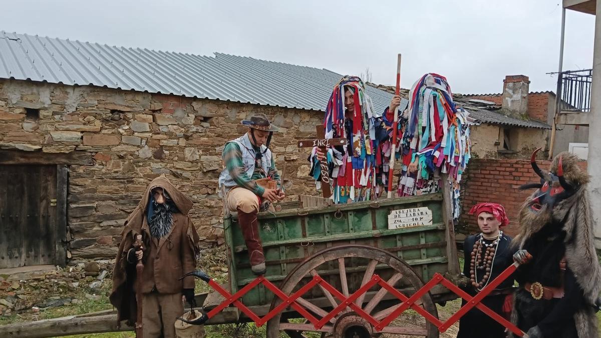 GALERÍA | Abejera revive la ancestral mascarada de los Cencerrones