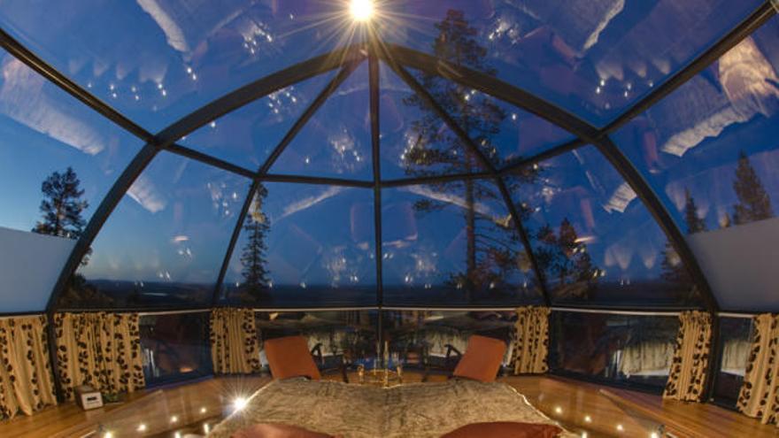 Restaurante en Finlandia con techo de cristal para observar el espectáculo