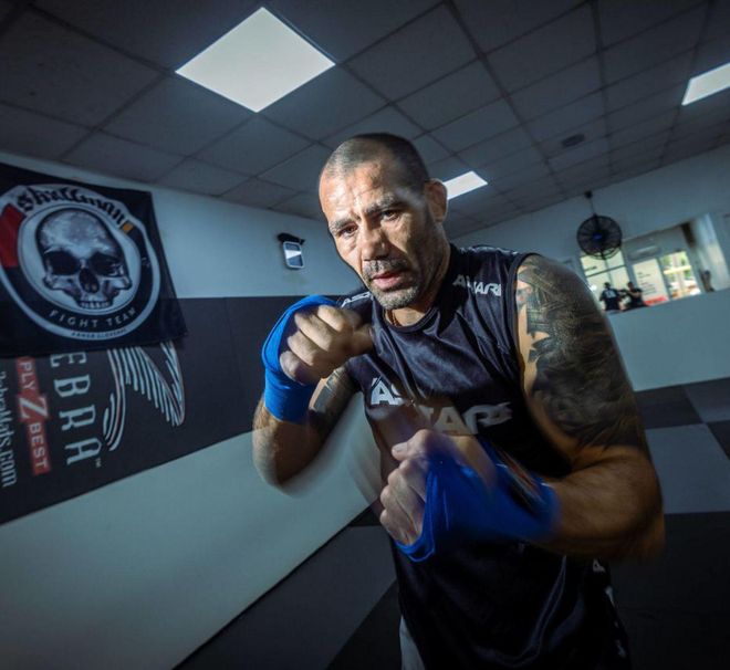 Abner Lloveras, lluitador MMA: "Hi ha universitaris que lluiten en les MMA professionals"