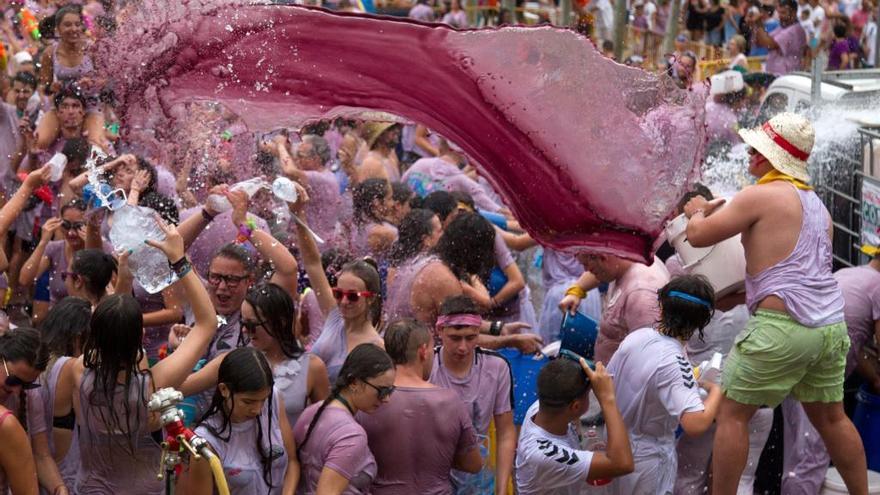 Batalla del vino &#039;Toro en su tinta&#039; durante las fiestas de San Agustín de Toro.