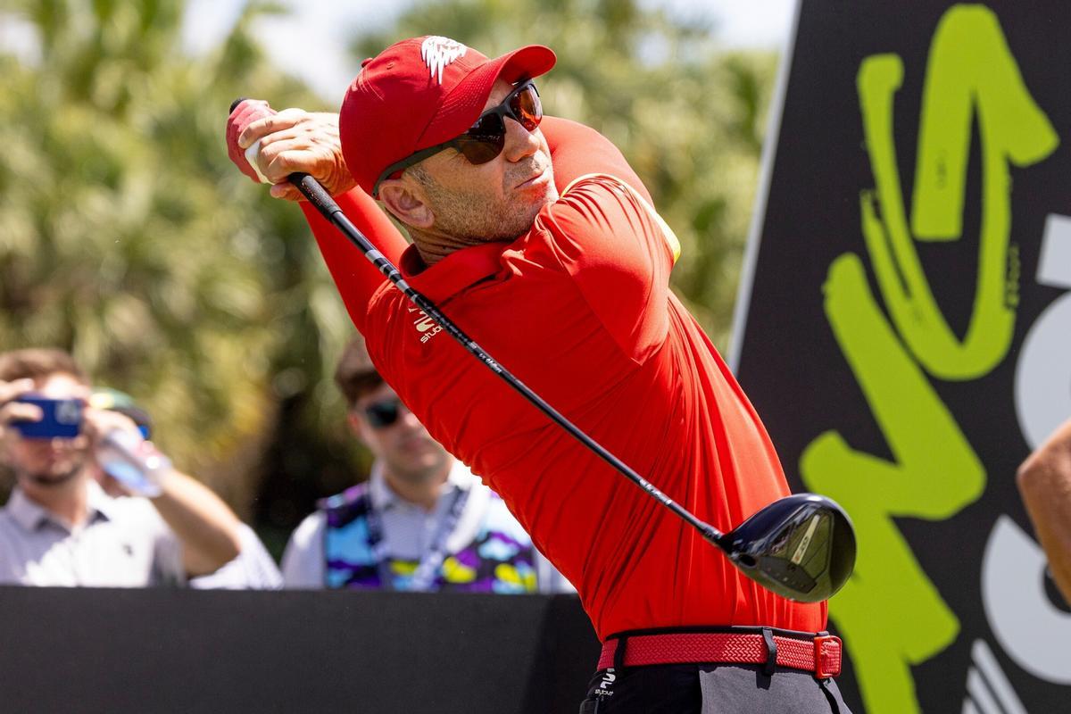Sergio García, primer lider del LIV Golf Chicago junto a Dustin Johnson, con -4