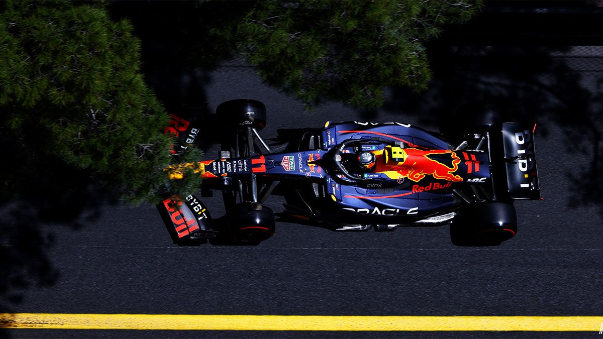 Checo, al volante del Red Bull en los terceros ensayos libres del GP de Mónaco