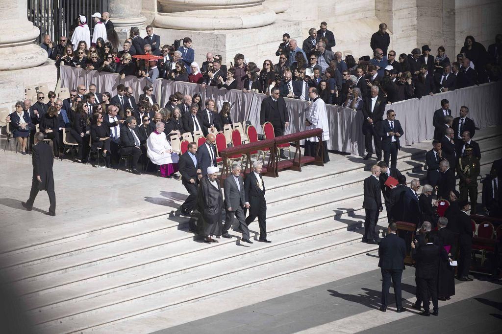 El funeral del papa Francisco en la Plaza de San Pedro del Vaticano, en imágenes