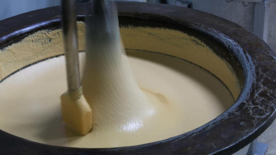 Elaboración de turrón en la fàbrica de Garrigós