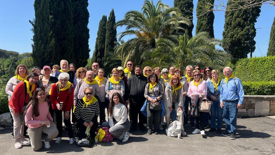 Feligreses de Alzira rezan en Roma por el papa Francisco