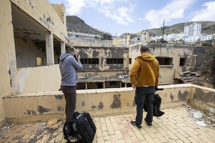 12.04.19.Las Palmas de Gran Canaria. Urbex / Reportaje con dos aficionados a la.exploración urbana de lugares abandonados.(urbex) en La Casa del Niño. Foto Quique Curbelo  | 12/04/2019 | Fotógrafo: Quique Curbelo