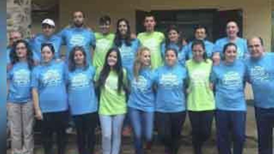 Voluntarios y promotores del campamento.