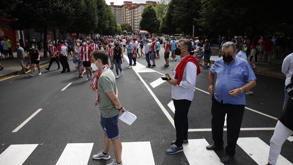 Galería de fotos: así volvió el público a El Molinón