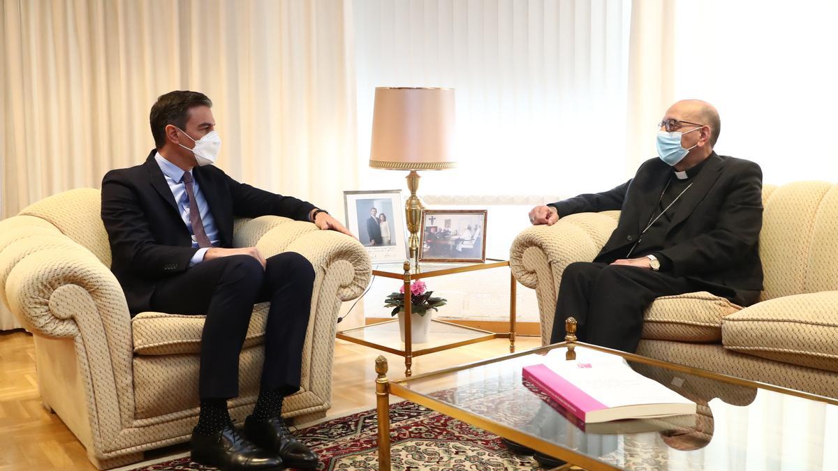 El president del govern espanyol, Pedro Sánchez, reunit amb el president de la Conferència Episcopal Espanyola, el cardenal Juan José Omella