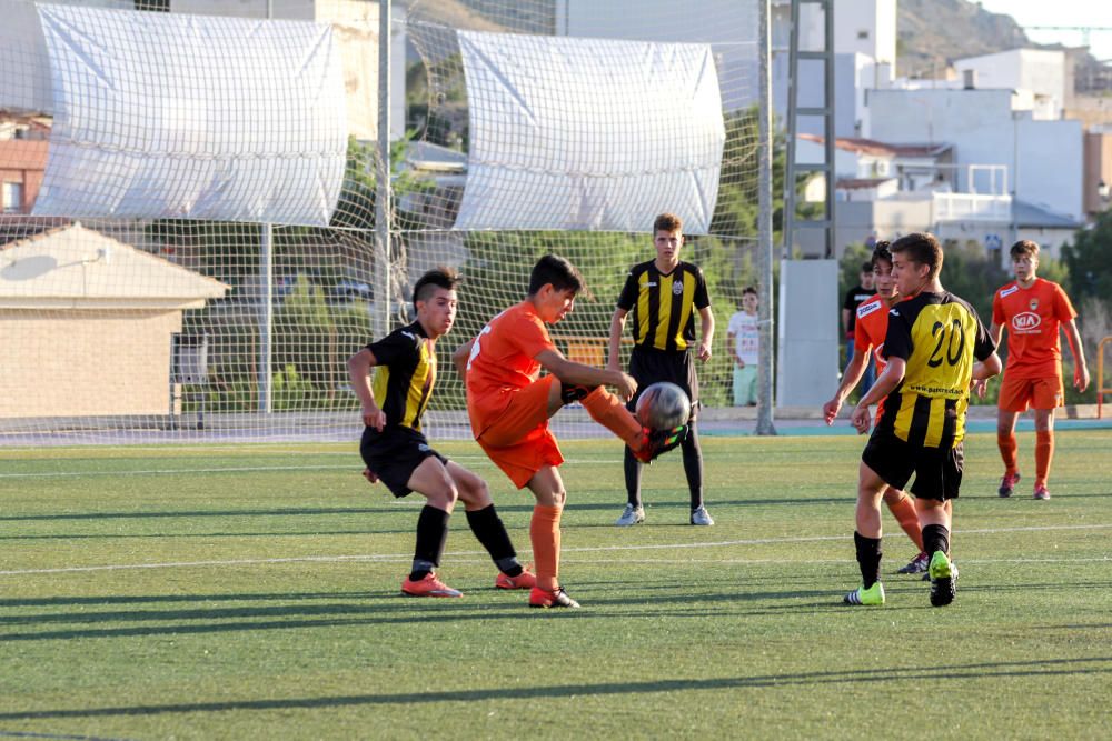 El equipo cadete del Idella CF ha llevado al fútbol eldense a la élite de la competición Autonómica por segunda vez en la historia