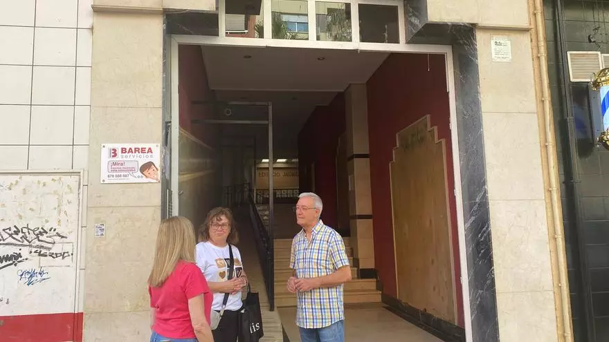 “La empresa que contratamos para la reconstrucción nos ha dejado tirados”