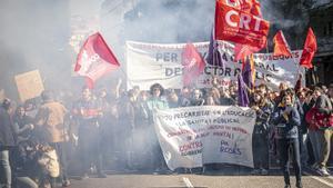 Els professors van a la vaga per exigir millores salarials i laborals