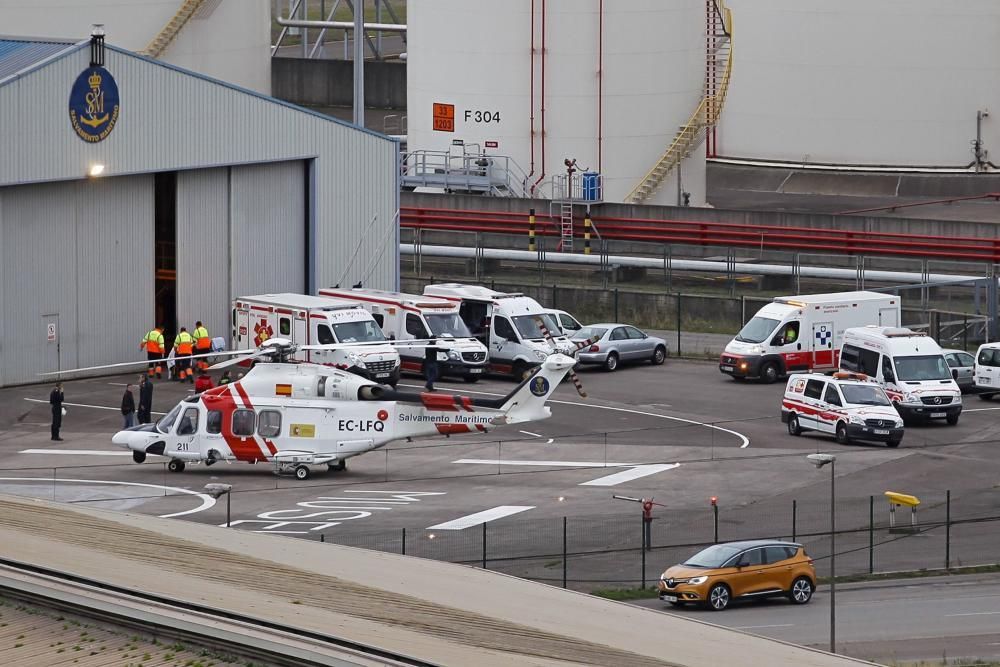 Rescatados 12 tripulantes de un pesquero hundido al norte de Luarca