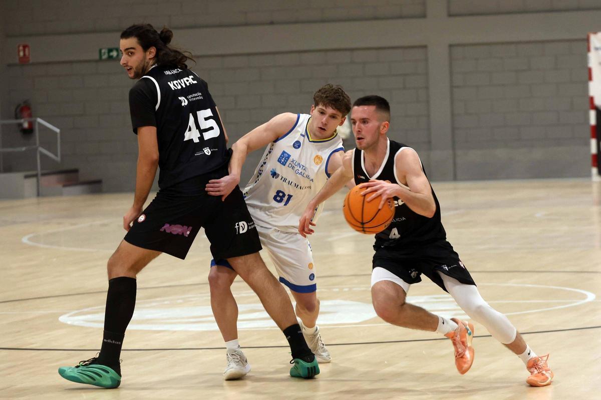 Los vilagarcianos se impusieron en la primera vuelta a los de Carballo.