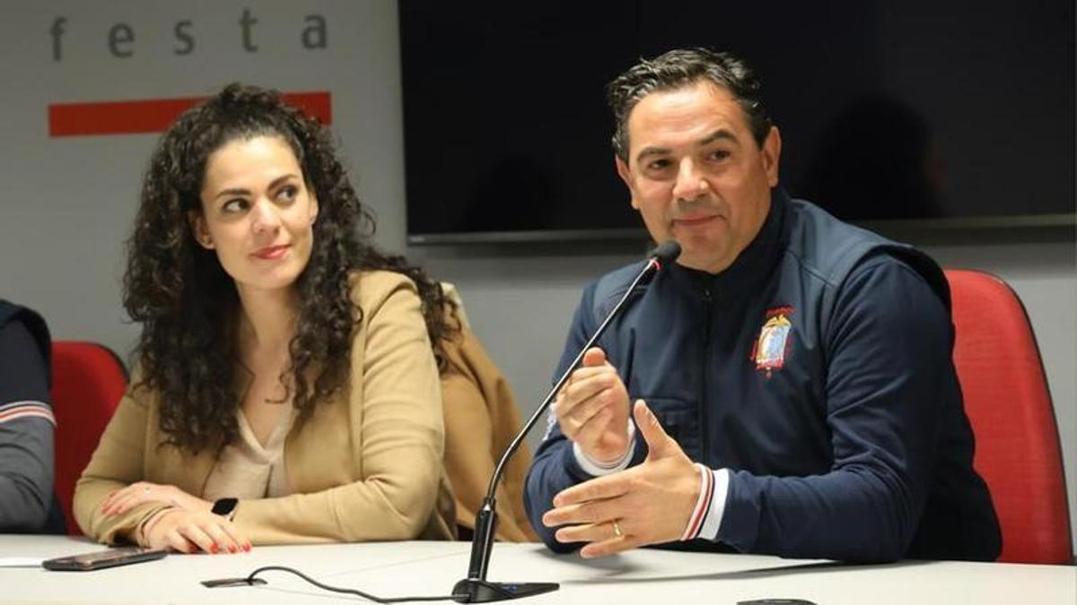 El Ayuntamiento de Alicante recibe a las Belleas del Foc 2026 y sus Damas de Honor