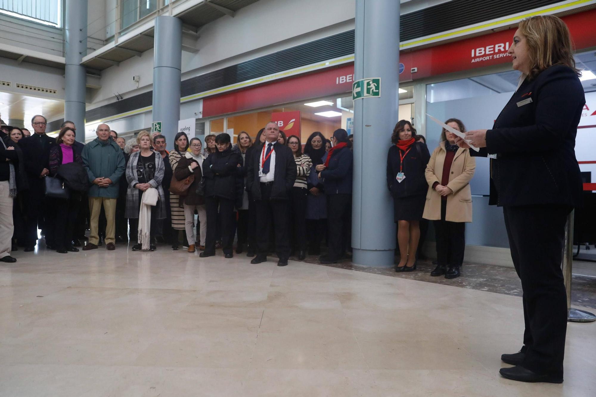 EN IMÁGENES: El homenaje a "Angelín, el de Iberia" en el aeropuerto de Asturias