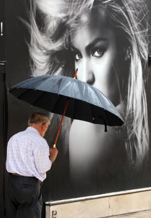 La lluvia torrencial prevista por la Aemet no aparece y solo caen algunos chaparrones puntuales en el inicio de la semana