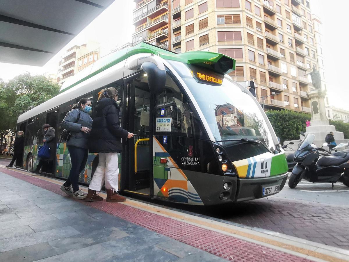 La Generalitat Valenciana aplica desde el 1 de febrero, la reducción del 50% en todos los abonos y títulos multiviaje de los transportes autonómicos, hasta el próximo 31 de julio.