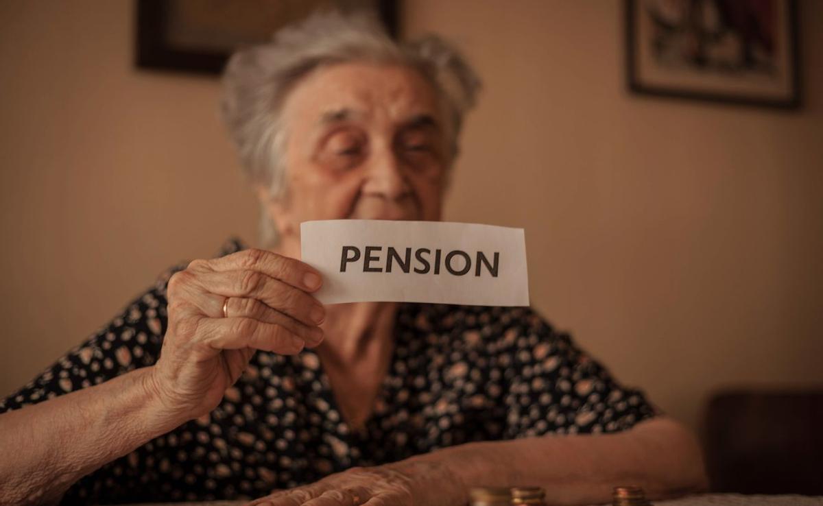 SUBIDA DE LAS PENSIONES | Nueva fecha para la subida de las pensiones: los jubilados se llevarán un alegrón