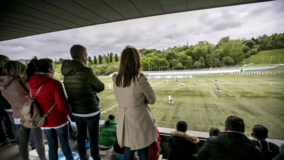 Tres canteras potentes quieren pescar en el cadete del Real Oviedo: Valencia, Villarreal y Celta, al acecho