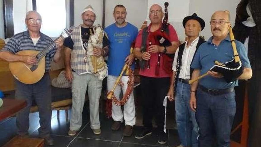 Un grupo de gaiteros.