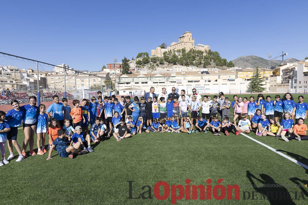 Abel Antón vistiba la Escuela Municipal de Atletismo de Caravaca