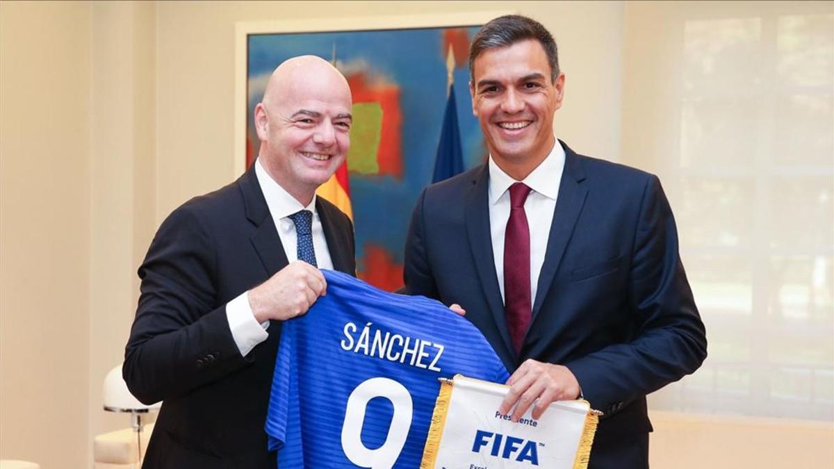 Infantino, junto a Pedro Sánchez en la reunión mantenida en Moncloa