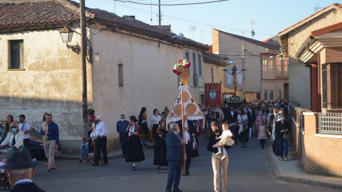 Numerosos devotos participaron en la procesión del Cristo. | E. P.
