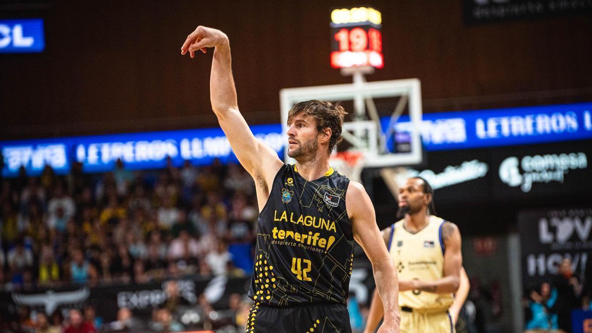 Aaron Doornekamp, renovado con La Laguna Tenerife por una temporada más.