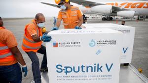 LLegada al aeropuerto de Caracas, Venezuela, de una cargamento de vacunas Sputnik V procedente de Rusia.