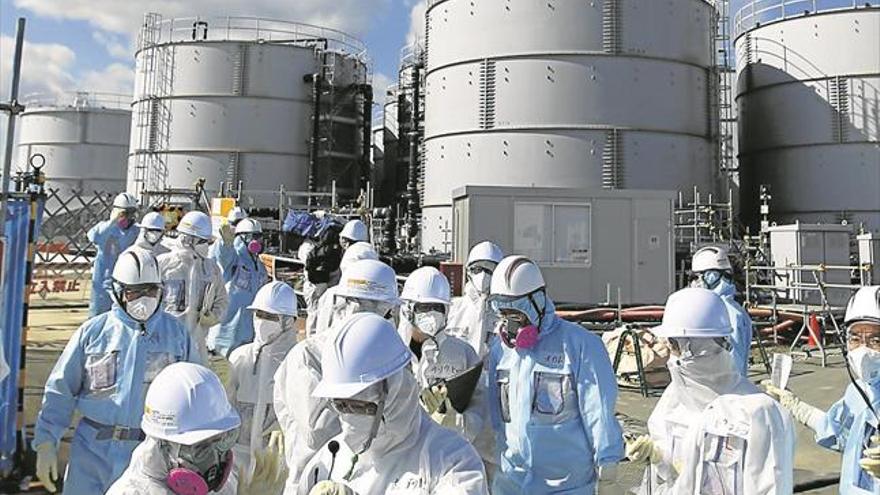 Japón admite la primera muerte de un trabajador de Fukushima